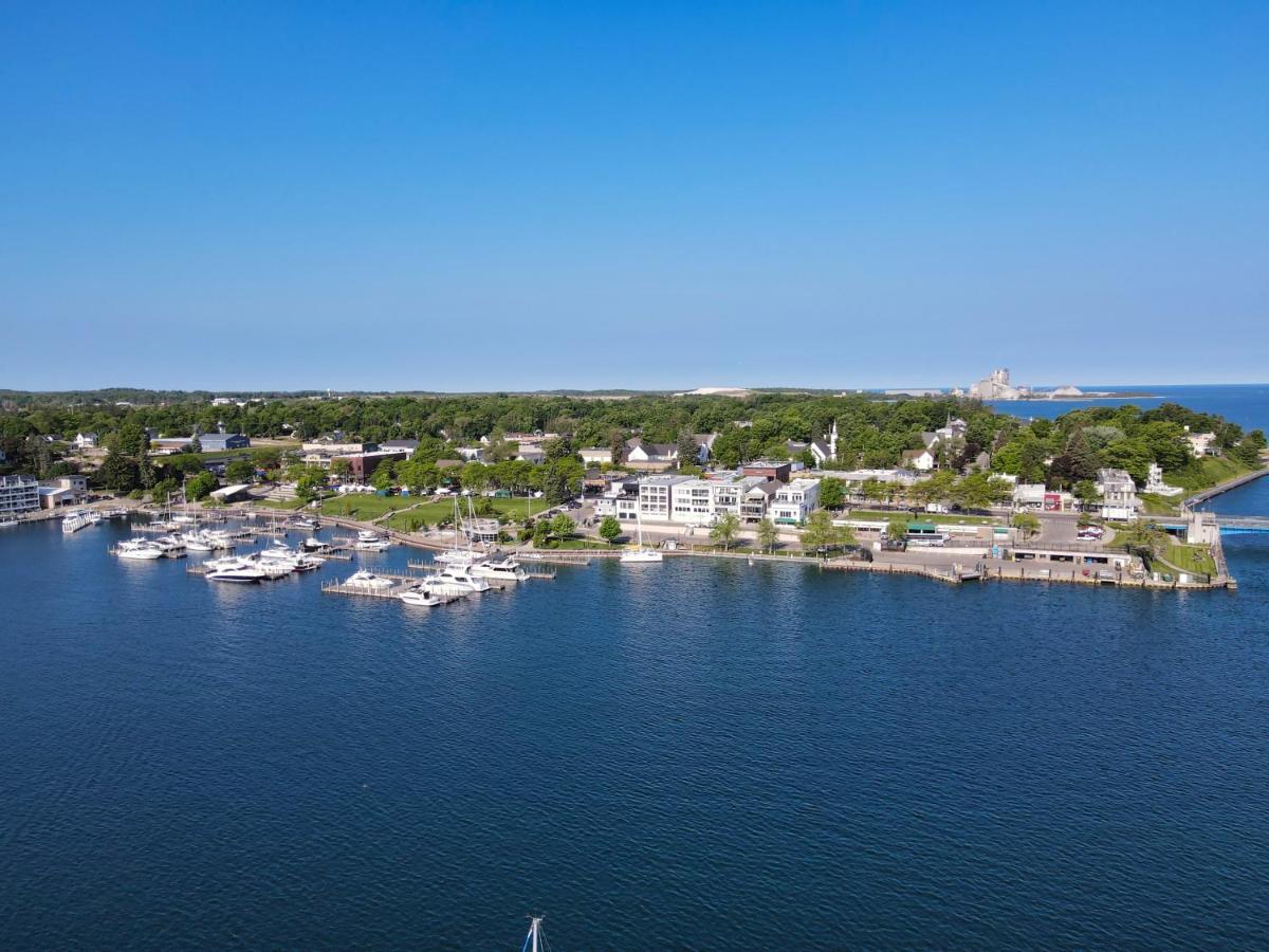 228 Edgewater Inn Charlevoix Dış mekan fotoğraf