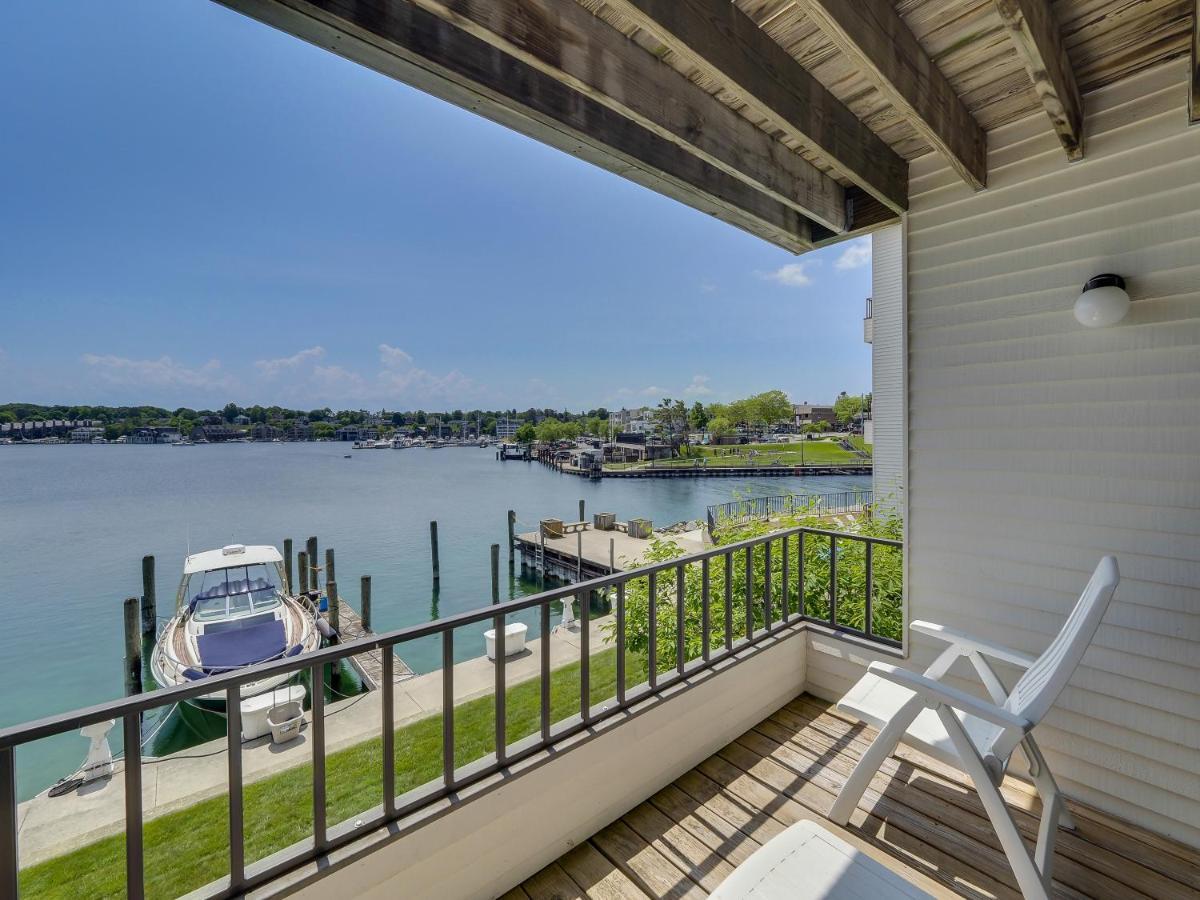 228 Edgewater Inn Charlevoix Dış mekan fotoğraf